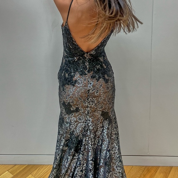 Jovani dress 06438 in size 6 - Picture 3 of 3